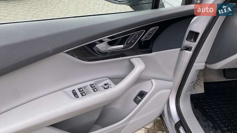 Позашляховик / Кросовер Audi Q7 2016 в Ужгороді