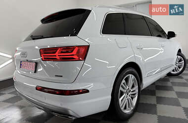 Позашляховик / Кросовер Audi Q7 2018 в 
