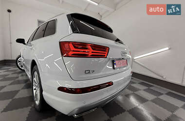 Позашляховик / Кросовер Audi Q7 2018 в 