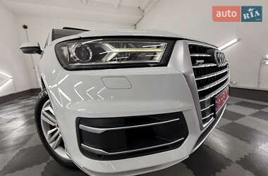 Позашляховик / Кросовер Audi Q7 2018 в 
