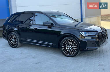 Позашляховик / Кросовер Audi Q7 2023 в 