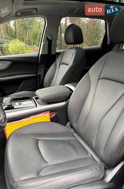 Внедорожник / Кроссовер Audi Q7 2022 в 