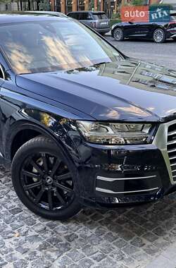 Позашляховик / Кросовер Audi Q7 2016 в 