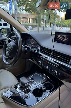 Позашляховик / Кросовер Audi Q7 2016 в 