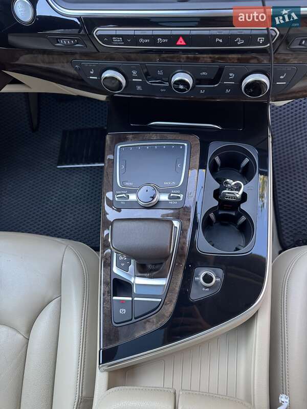 Внедорожник / Кроссовер Audi Q7 2016 в Днепре