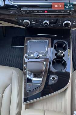 Позашляховик / Кросовер Audi Q7 2016 в 