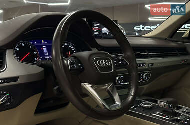Позашляховик / Кросовер Audi Q7 2018 в 