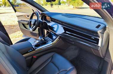 Позашляховик / Кросовер Audi Q7 2023 в 