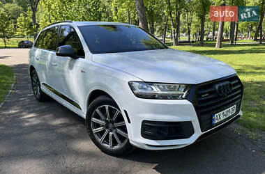 Позашляховик / Кросовер Audi Q7 2018 в 