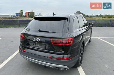 Внедорожник / Кроссовер Audi Q7 2015 в 