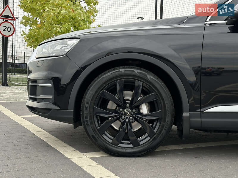 Внедорожник / Кроссовер Audi Q7 2015 в Мукачево