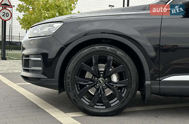 Внедорожник / Кроссовер Audi Q7 2015 в 