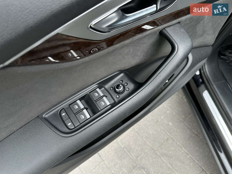 Внедорожник / Кроссовер Audi Q7 2015 в Мукачево