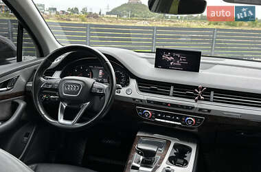 Внедорожник / Кроссовер Audi Q7 2015 в 