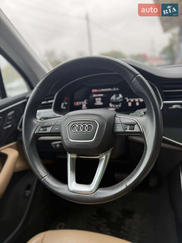 Позашляховик / Кросовер Audi Q7 2021 в Чернівцях