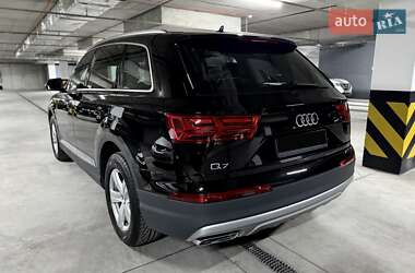 Позашляховик / Кросовер Audi Q7 2016 в 