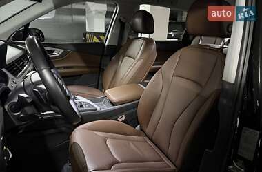 Позашляховик / Кросовер Audi Q7 2016 в 