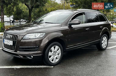 Внедорожник / Кроссовер Audi Q7 2015 в 