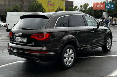 Внедорожник / Кроссовер Audi Q7 2015 в 