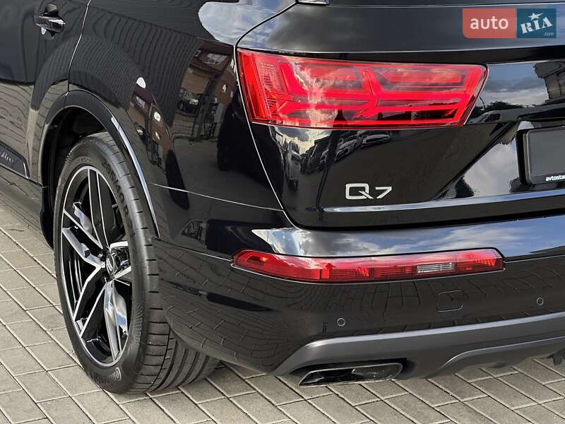 Позашляховик / Кросовер Audi Q7 2017 в Мукачевому