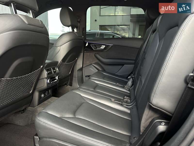 Позашляховик / Кросовер Audi Q7 2017 в Мукачевому