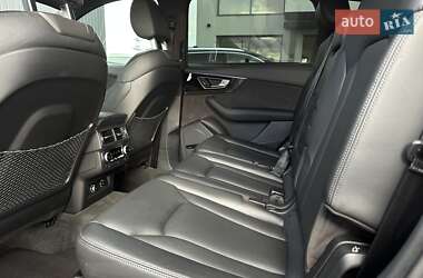 Позашляховик / Кросовер Audi Q7 2017 в 