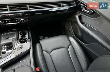 Позашляховик / Кросовер Audi Q7 2017 в 