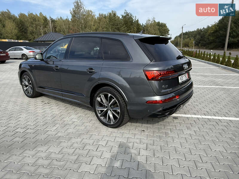 Позашляховик / Кросовер Audi Q7 2021 в Ковелі