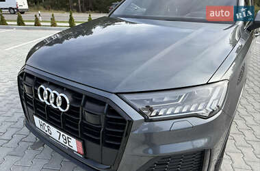 Позашляховик / Кросовер Audi Q7 2021 в 