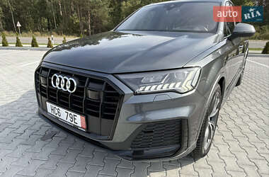 Позашляховик / Кросовер Audi Q7 2021 в 