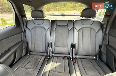 Позашляховик / Кросовер Audi Q7 2021 в 