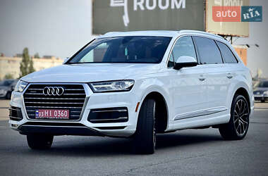 Внедорожник / Кроссовер Audi Q7 2017 в 