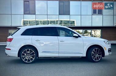 Внедорожник / Кроссовер Audi Q7 2017 в 