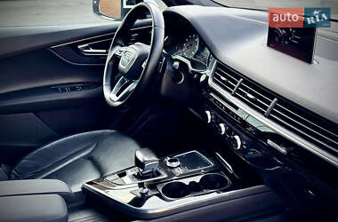 Внедорожник / Кроссовер Audi Q7 2017 в 