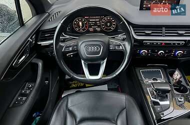 Внедорожник / Кроссовер Audi Q7 2016 в 