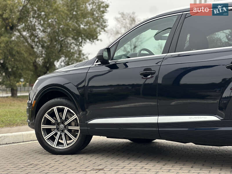 Позашляховик / Кросовер Audi Q7 2016 в Києві