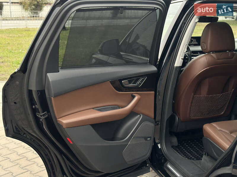 Позашляховик / Кросовер Audi Q7 2016 в Києві