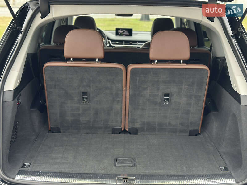 Позашляховик / Кросовер Audi Q7 2016 в Києві