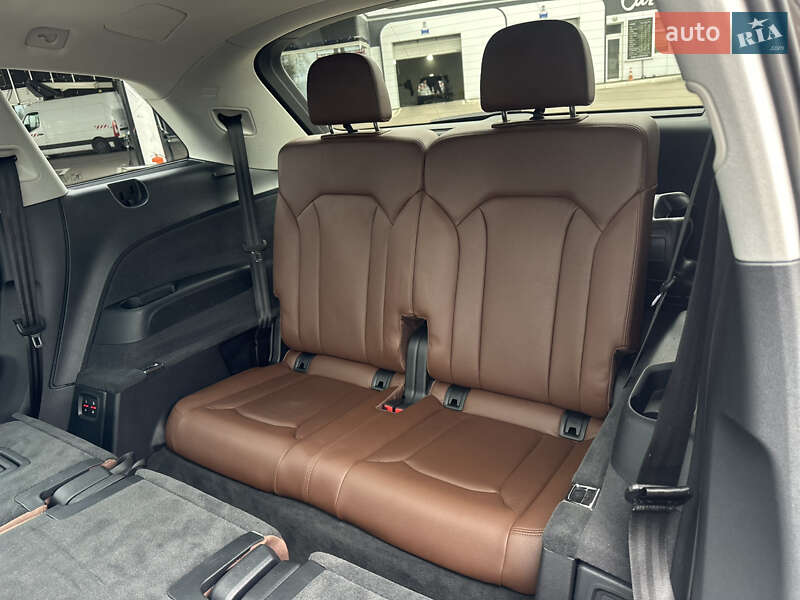Позашляховик / Кросовер Audi Q7 2016 в Києві