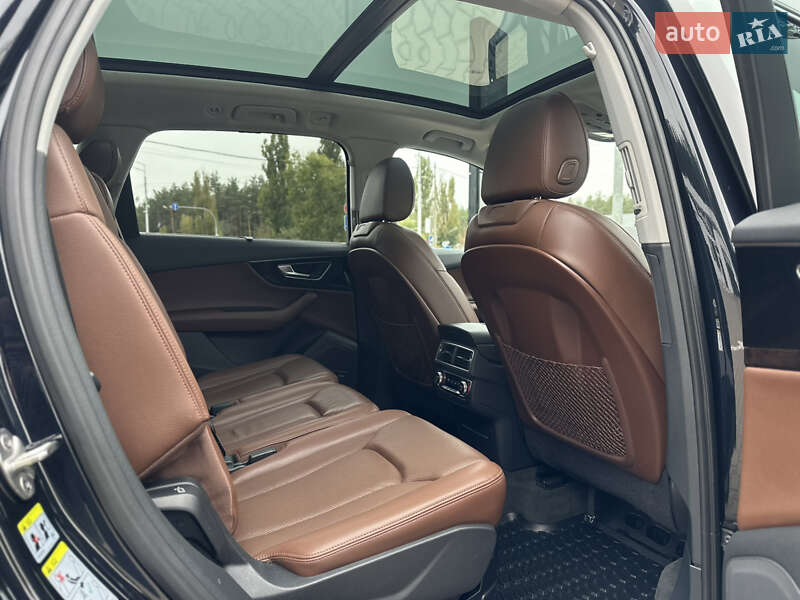 Позашляховик / Кросовер Audi Q7 2016 в Києві
