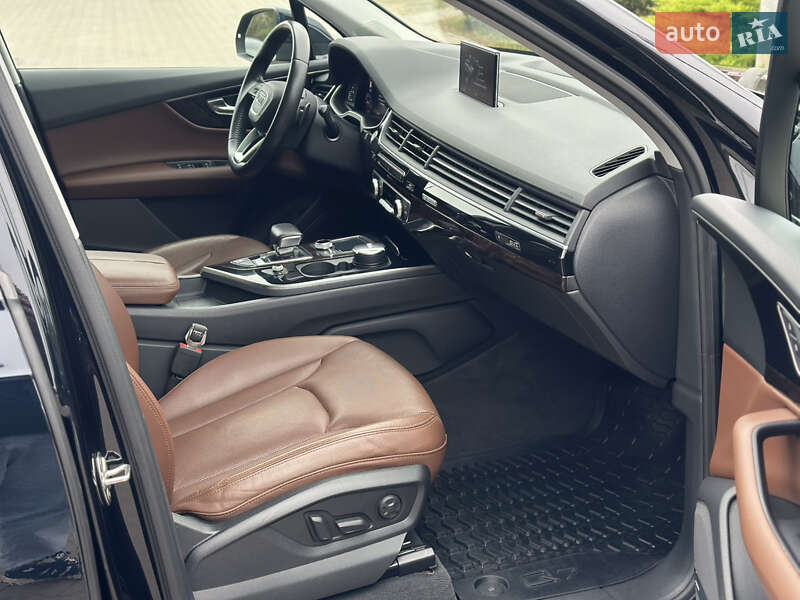 Позашляховик / Кросовер Audi Q7 2016 в Києві