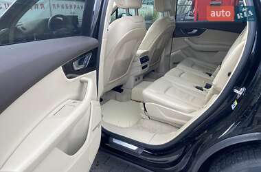Позашляховик / Кросовер Audi Q7 2019 в 