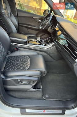 Позашляховик / Кросовер Audi Q7 2020 в 
