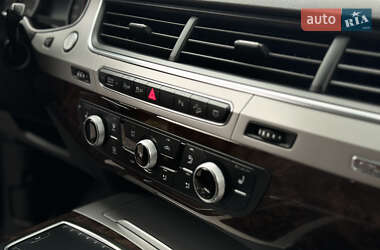 Внедорожник / Кроссовер Audi Q7 2018 в 