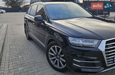Внедорожник / Кроссовер Audi Q7 2017 в 