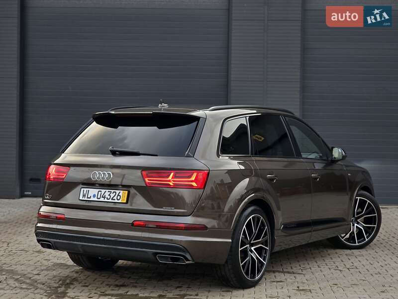 Позашляховик / Кросовер Audi Q7 2016 в Рівному