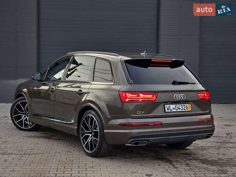Позашляховик / Кросовер Audi Q7 2016 в Рівному