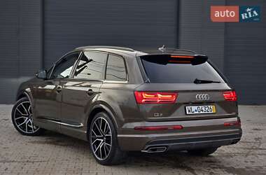 Внедорожник / Кроссовер Audi Q7 2016 в 