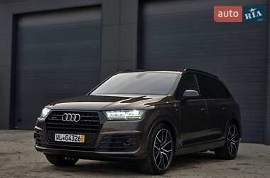 Внедорожник / Кроссовер Audi Q7 2016 в 