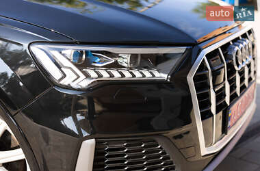 Позашляховик / Кросовер Audi Q7 2022 в 